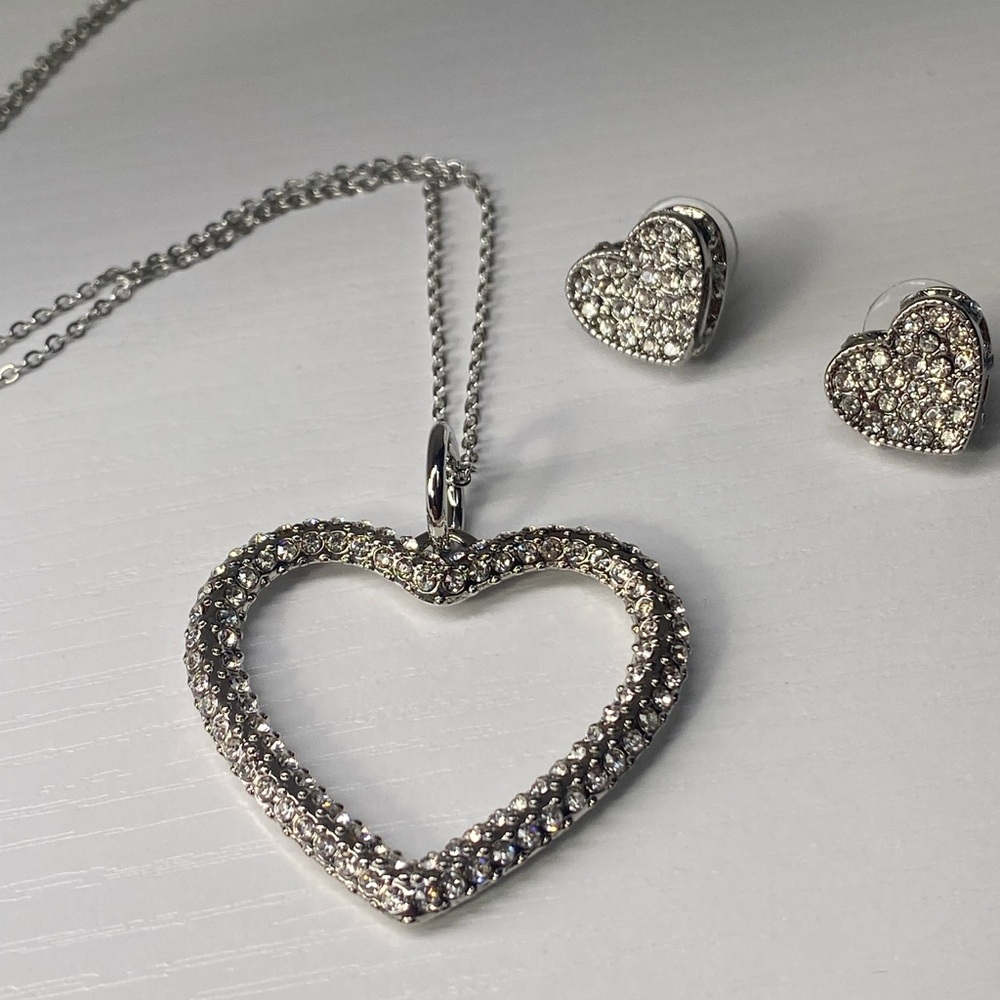 Swarovski crystal heart necklace and earring set NWOT